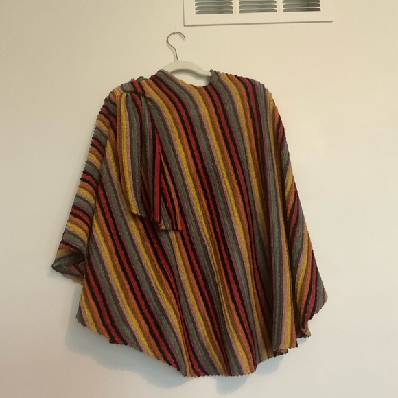 New Pure Essence cape/wrap, size S - Picture 3 of 9